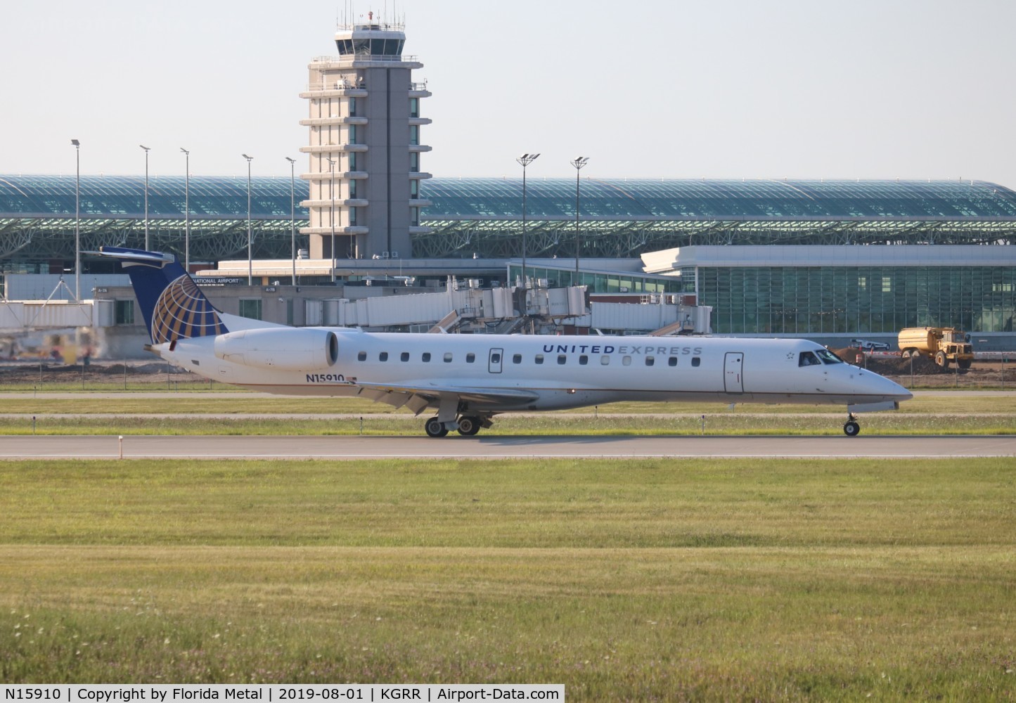 N15910, 2001 Embraer ERJ-145LR (EMB-145LR) C/N 145455, United Express ERJ-145LR