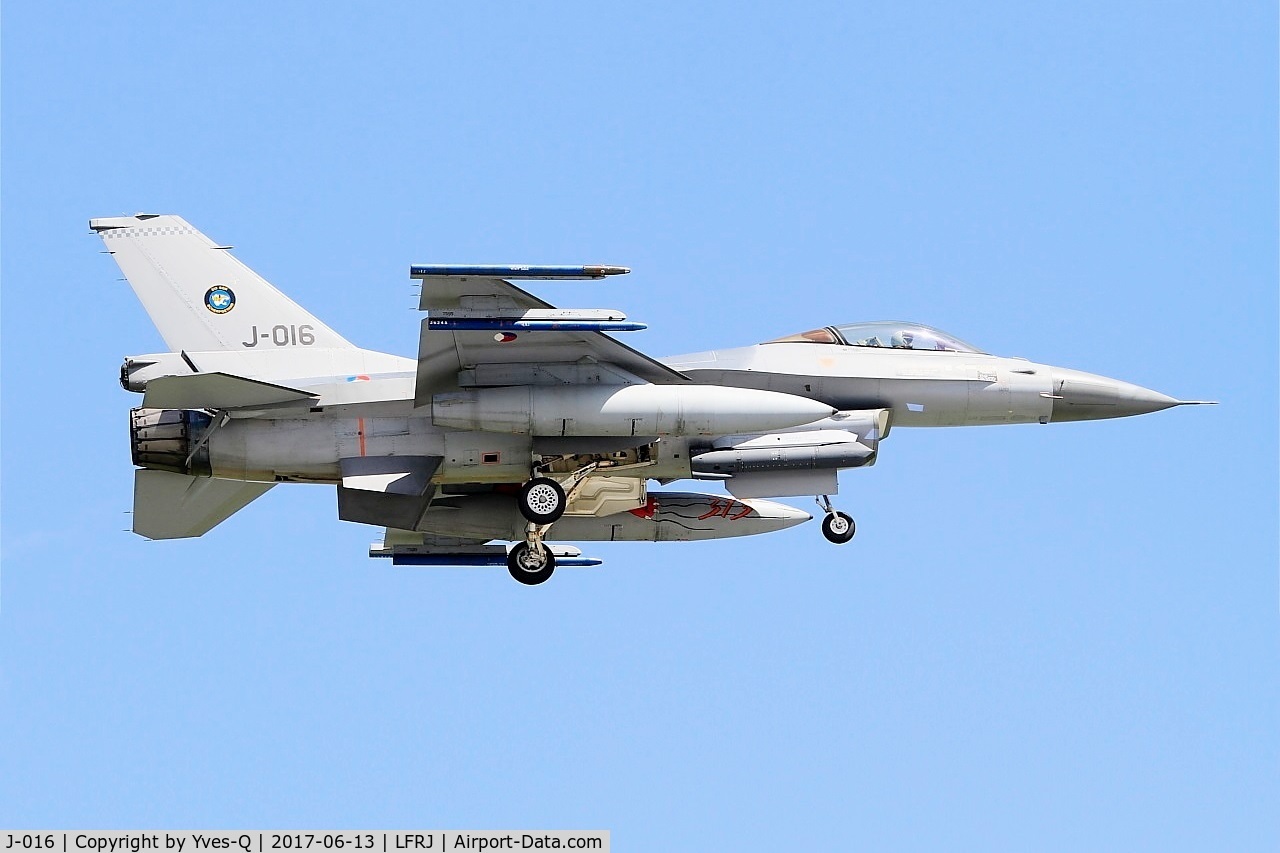 J-016, General Dynamics F-16AM Fighting Falcon C/N 6D-172, General Dynamics F-16AM Fighting Falcon, On final rwy 08, Landivisiau Naval Air Base (LFRJ) Tiger Meet 2017