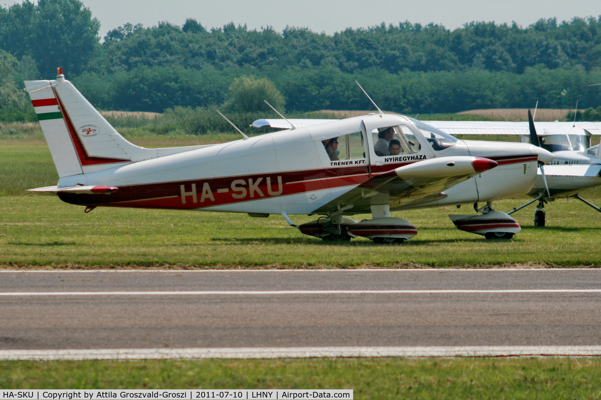 HA-SKU, Piper PA-28-140 Cherokee Cruiser E C/N 28-7225304, LHNY - Nyíregyháza Airport, Hungary