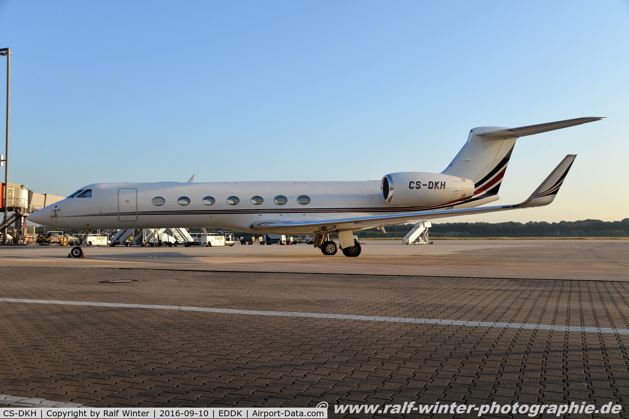 CS-DKH, 2007 Gulfstream Aerospace GV-SP (G550) C/N 5150, Gulfstream Aerospace GV-SP G550 - NJE NetJets Transportes Aereos - 5150 - CS-DKH - 10.09.2016 - CGN