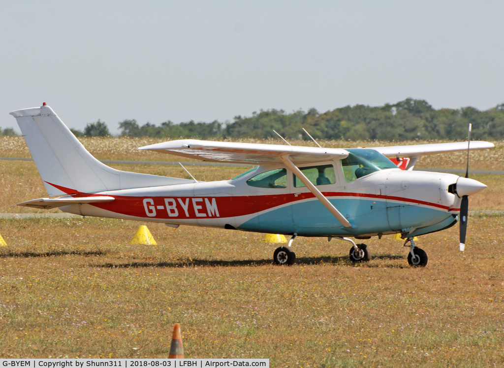 G-BYEM, 1979 Cessna R182 Skylane RG C/N R182-00822, Parked in the grass...