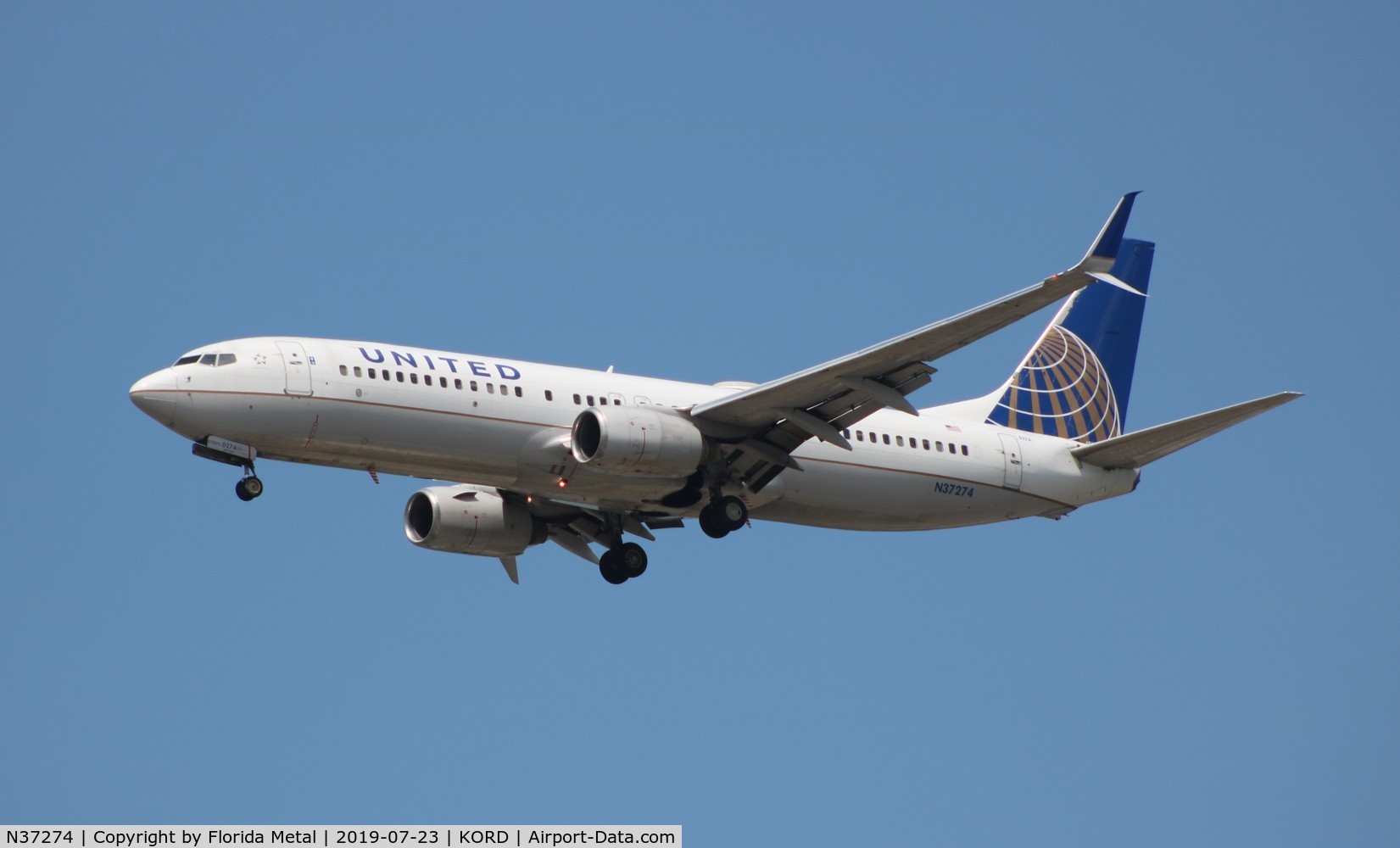 N37274, 2002 Boeing 737-824 C/N 31592, United 737-824