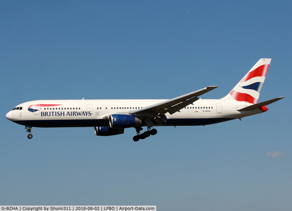 G-BZHA, 1998 Boeing 767-336 C/N 29230, Landing rwy 32R