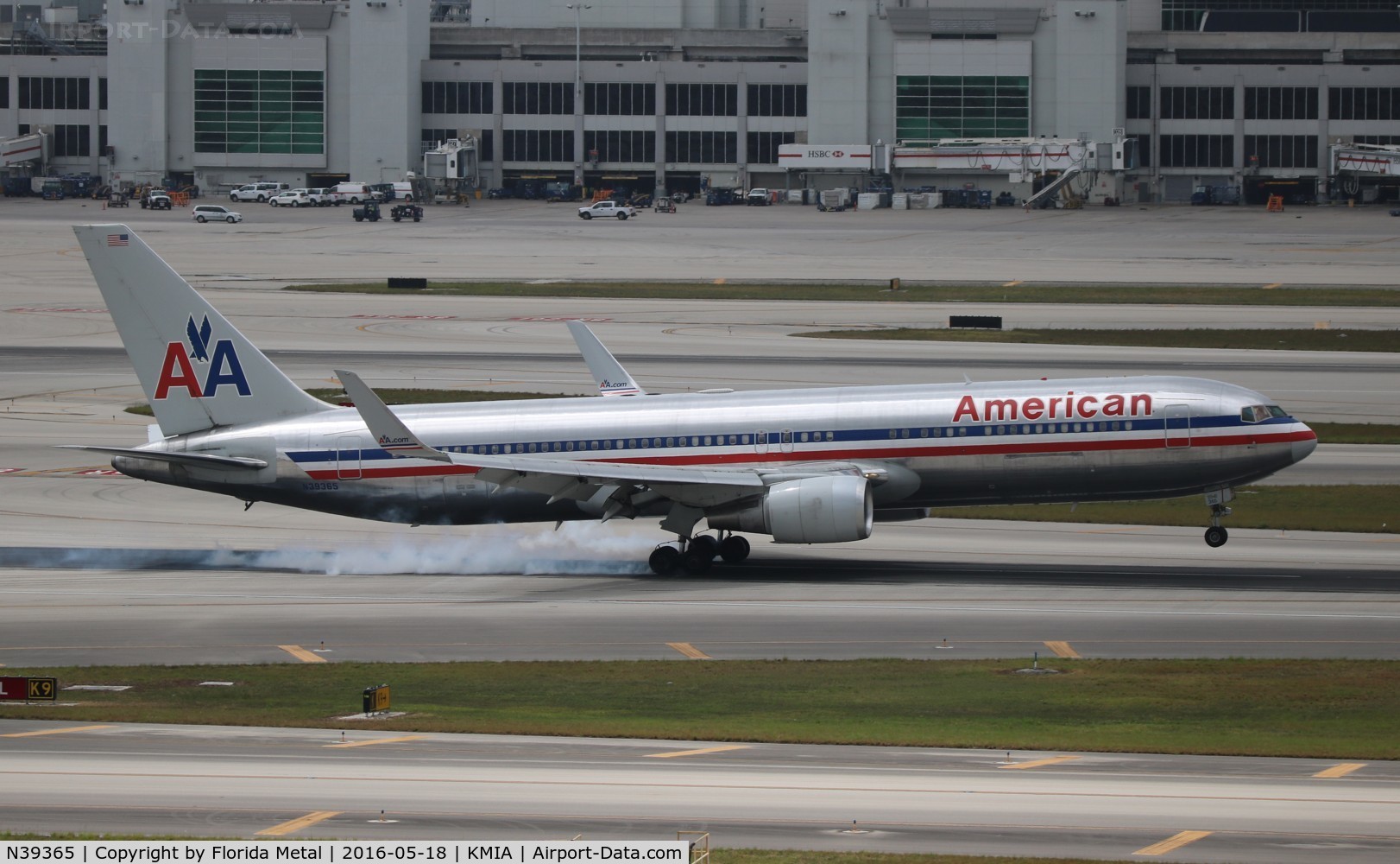 N39365, 1988 Boeing 767-323 C/N 24046, American