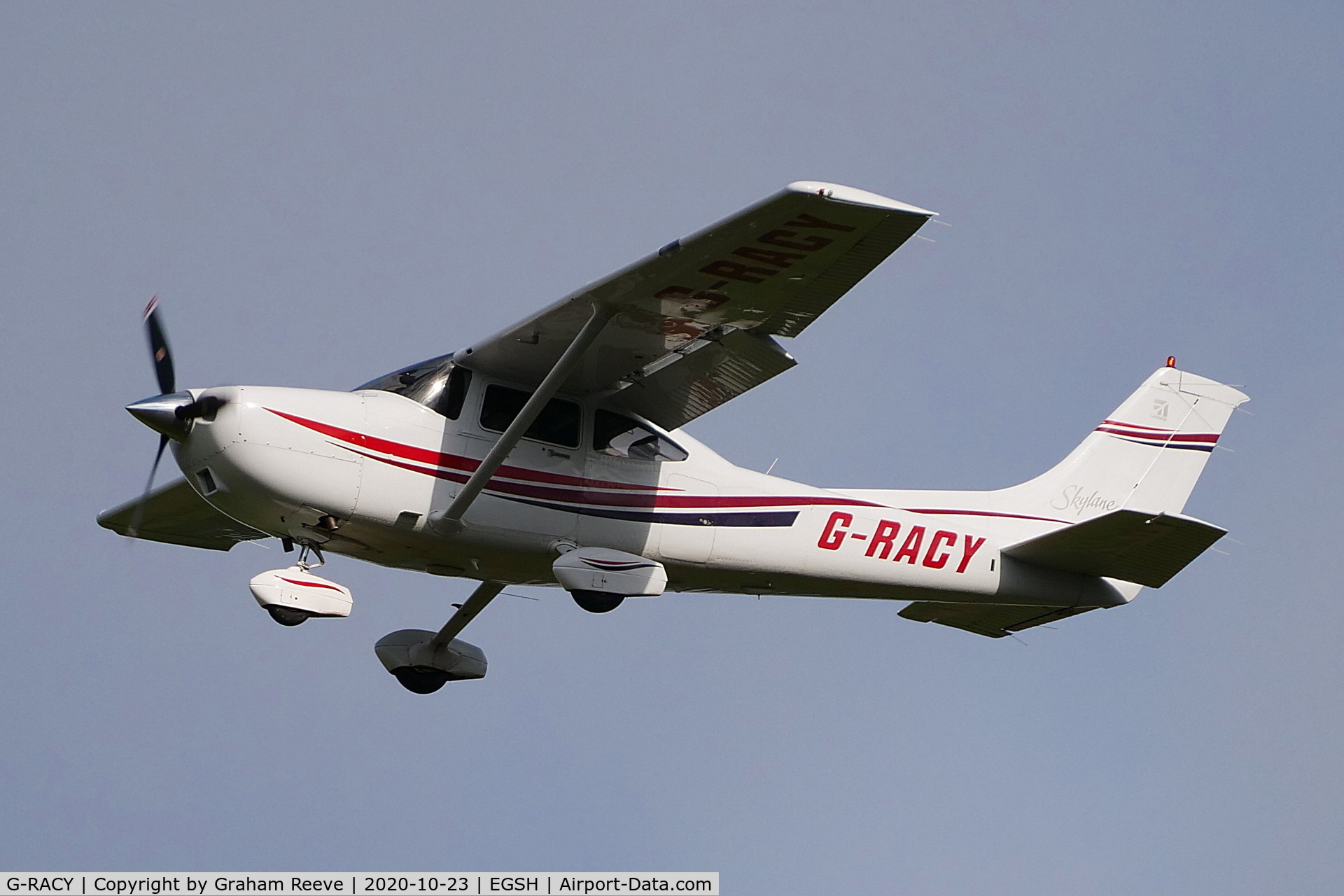 G-RACY, 1999 Cessna 182S Skylane C/N 18280588, On approach to Norwich.