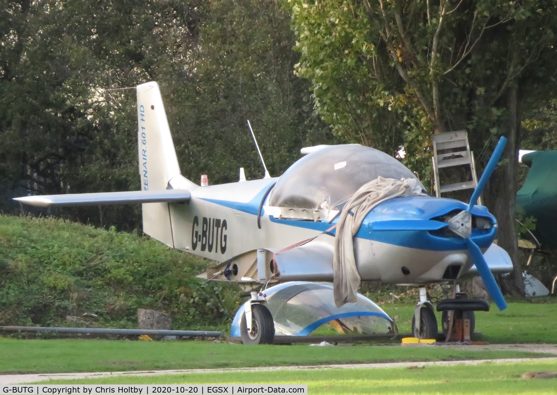 G-BUTG, 1993 Zenair CH-601 HD Zodiac C/N PFA 162-12225, 1993 Zenair Zodiac minus wings and in a bit of sad state now at North Weald permit to fly expired in 2018...