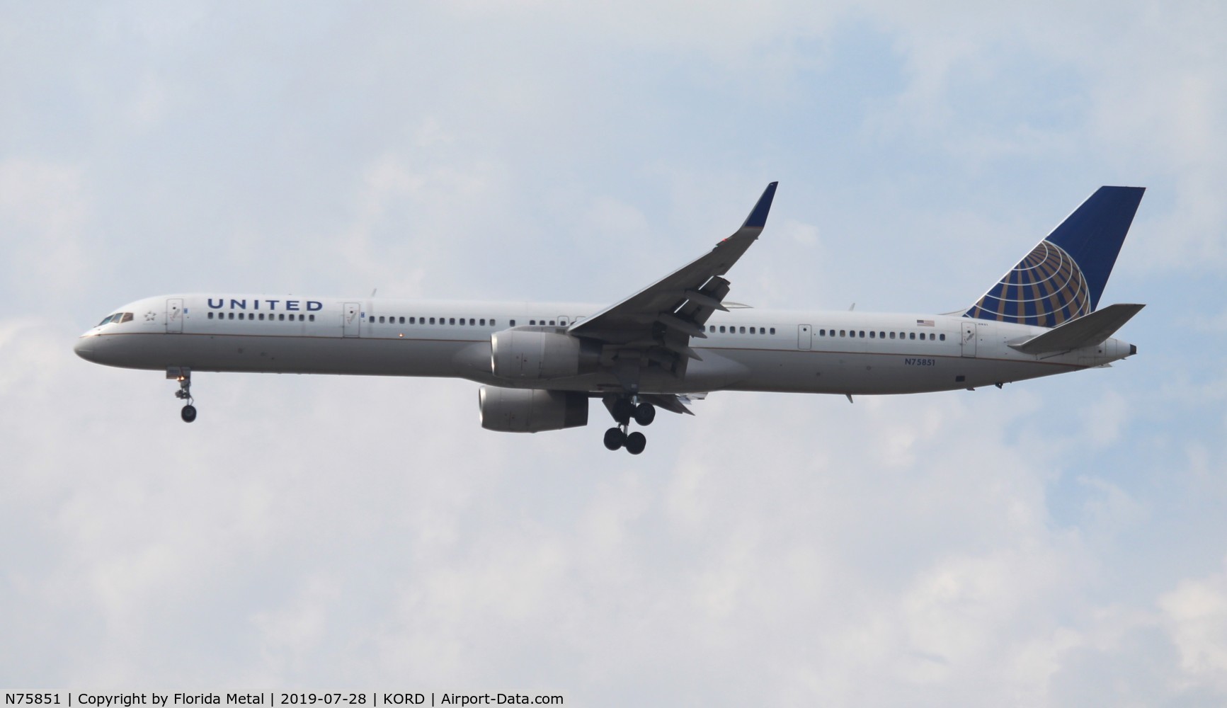 N75851, 2001 Boeing 757-324 C/N 32810, United 757-324