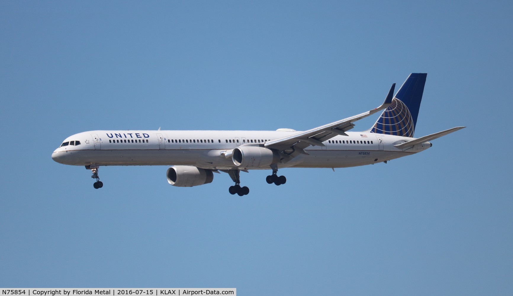 N75854, 2002 Boeing 757-324 C/N 32813, United 757-324