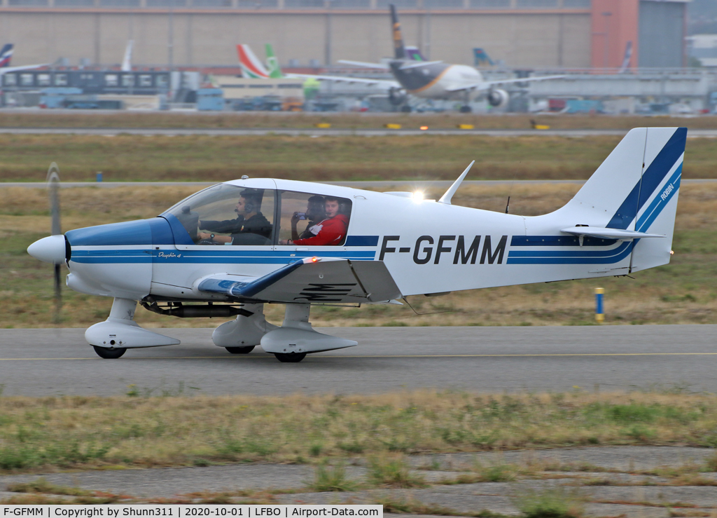 F-GFMM, Robin DR-400-140B Major C/N 1451, Taxiing for departure...