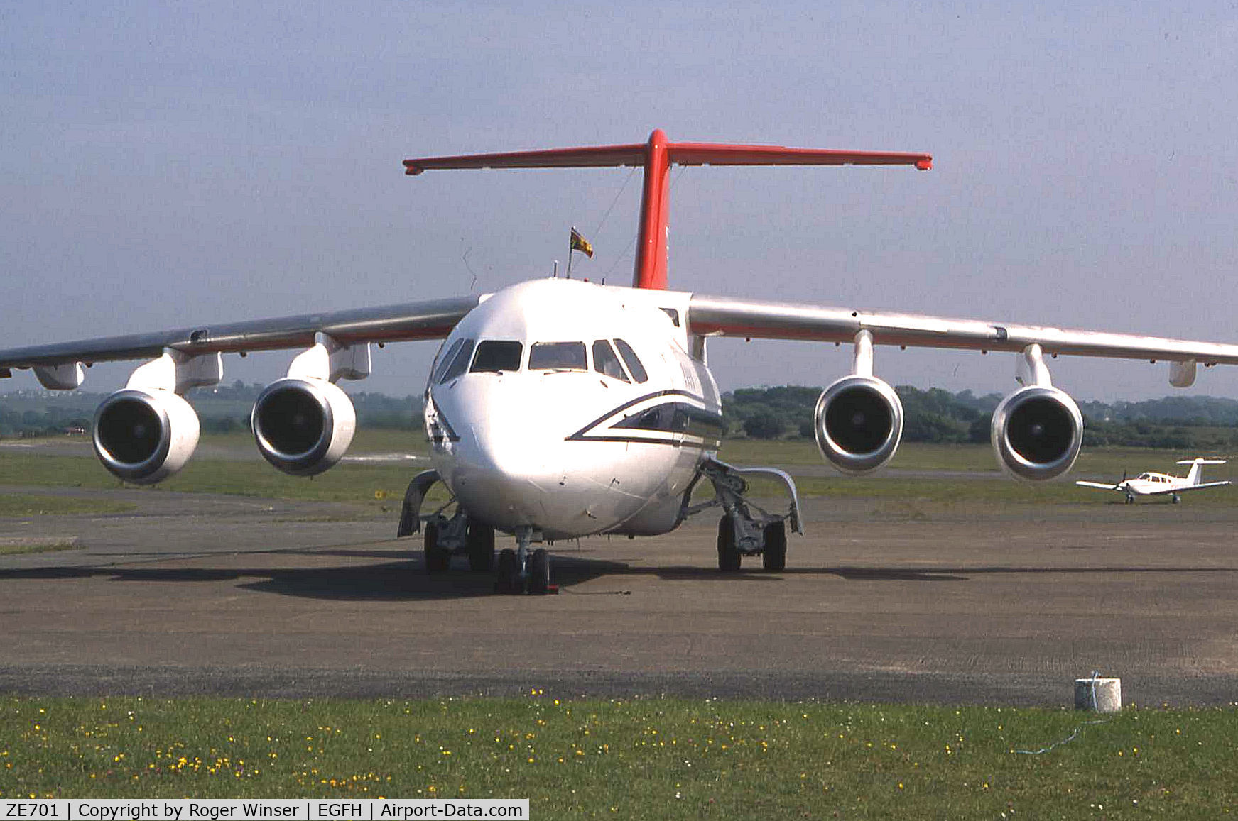 ZE701, 1985 British Aerospace BAe.146 CC.2 C/N E1029, Operated by 32 Squadron RAF.
Circa 1998?