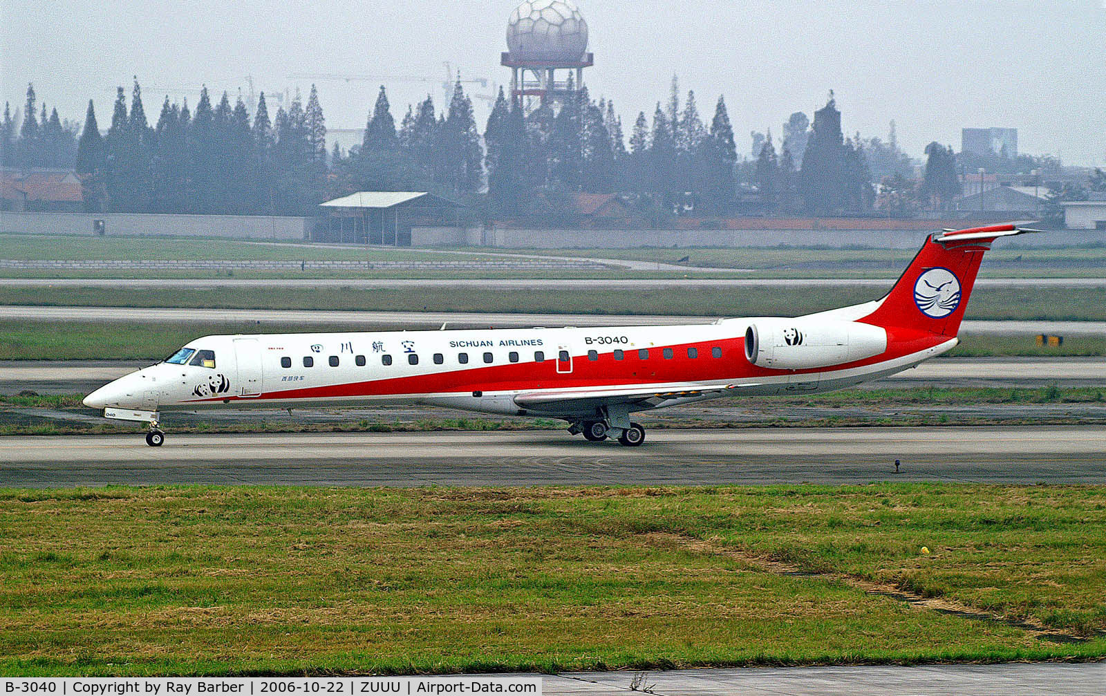 B-3040, 2000 Embraer ERJ-145LR (EMB-145LR) C/N 145317, B-3040   Embraer ERJ-145LR [145317] (Sichuan Airline) Chengdu-Shuang Liu~B 22/10/2006