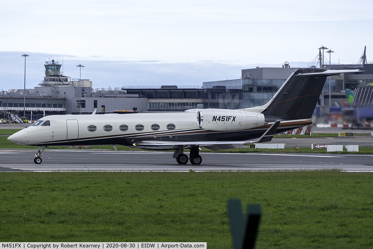 N451FX, 2015 Gulfstream Aerospace GIV-X (G450) C/N 4332, Lining up r/w 28