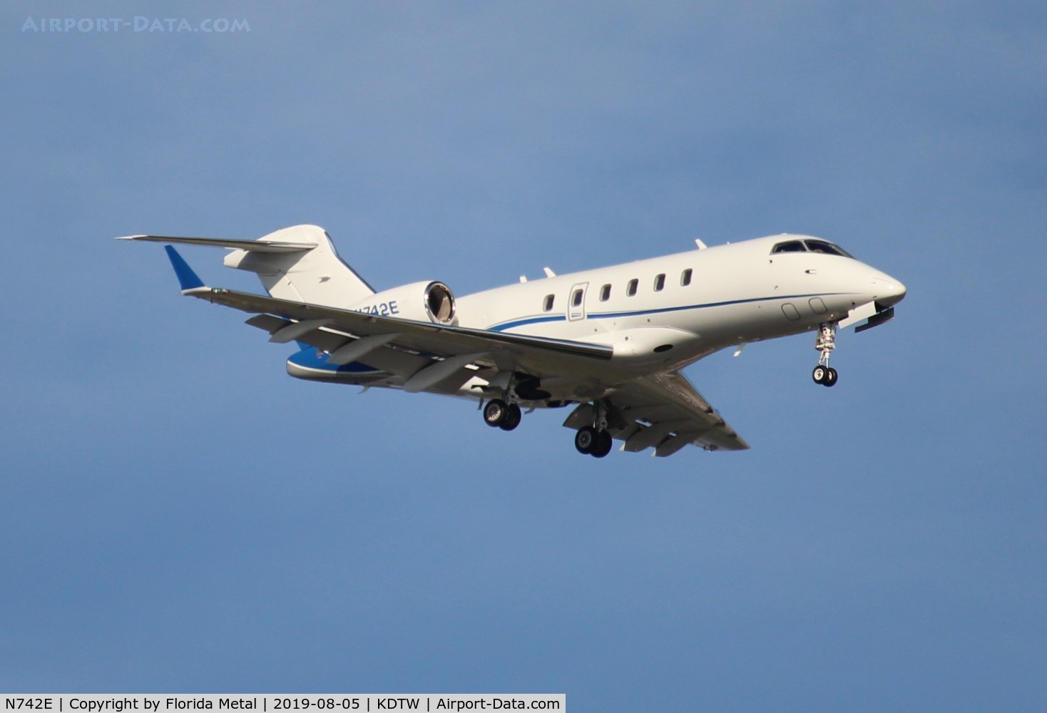 N742E, 2008 Bombardier Challenger 300 (BD-100-1A10) C/N 20231, DTW spotting 2019