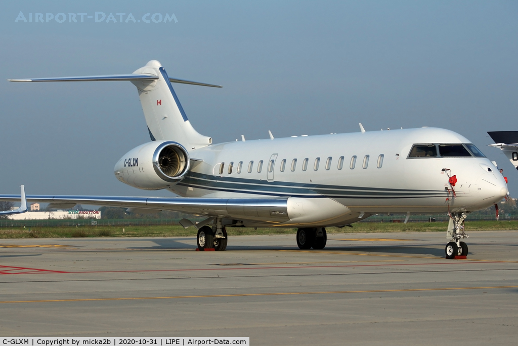 C-GLXM, 2010 Bombardier BD-700-1A10 Global Express C/N 9393, Parked