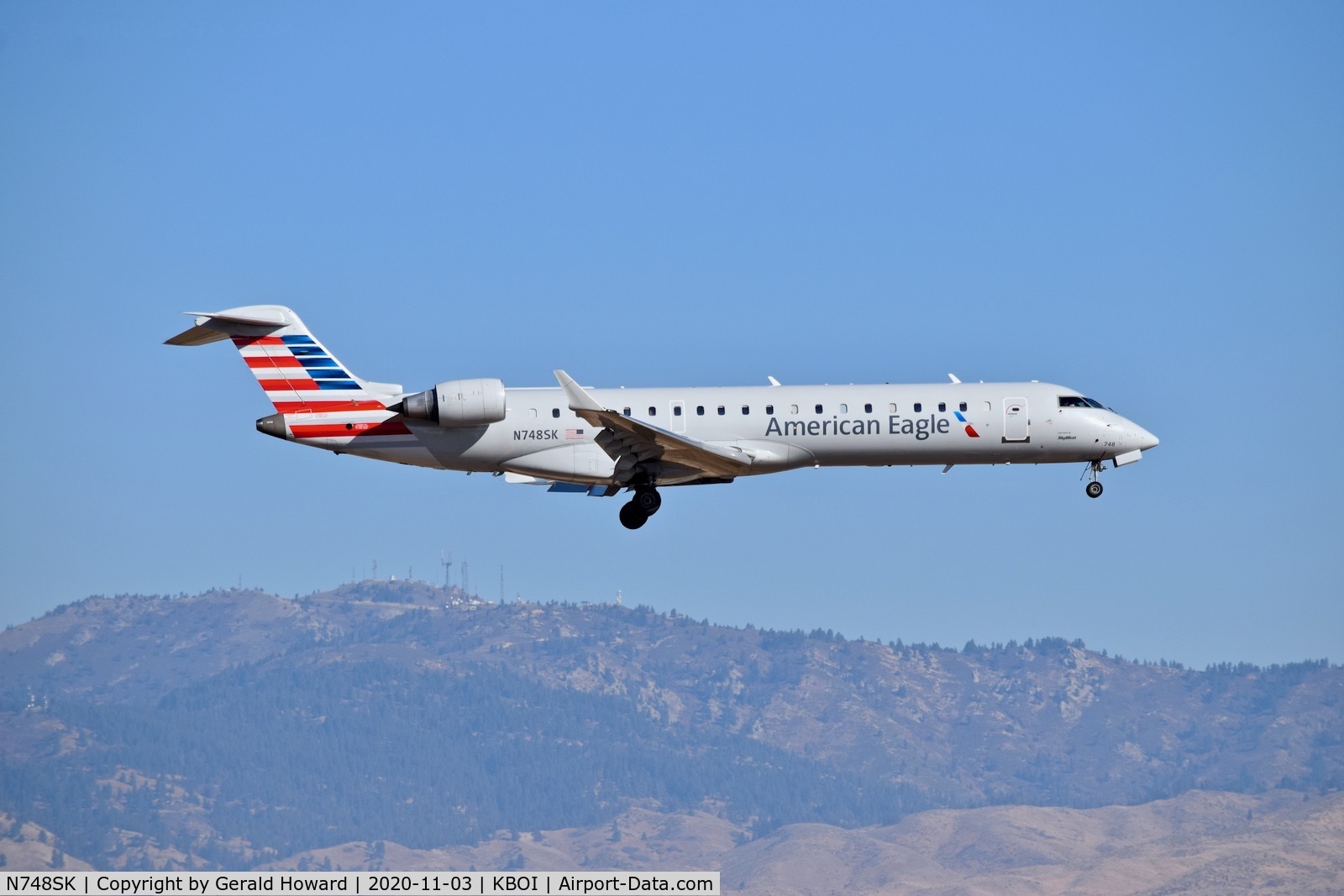 N748SK, 2005 Bombardier CRJ-700 (CL-600-2C10) Regional Jet C/N 10203, Landing 10L.
