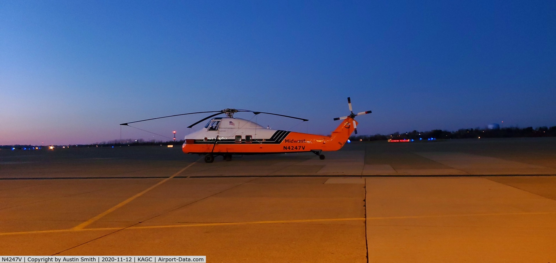 N4247V, Sikorsky S-58JT C/N 58-1547, Was at KAGC tonight