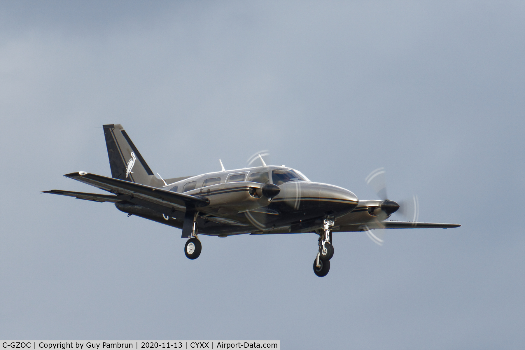 C-GZOC, 1975 Piper PA-31-325 Navajo C/R C/N 31-7512018, On final for 19