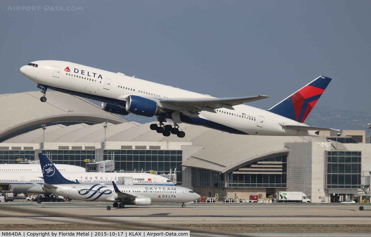 N864DA, 1999 Boeing 777-232 C/N 29736, LAX spotting 2015
