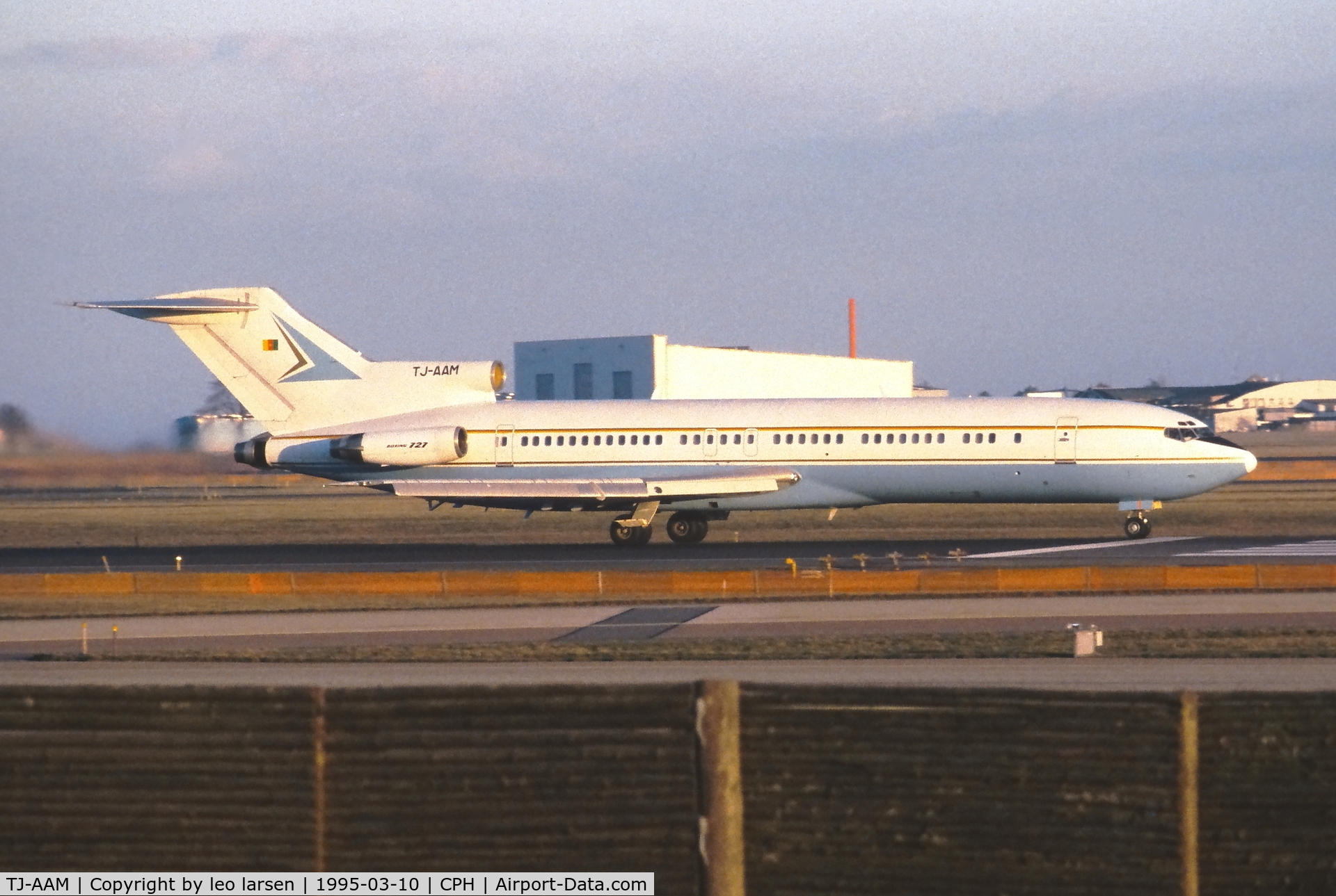 TJ-AAM, 1978 Boeing 727-2R1 C/N 21636, Copenhagen 10.3.1995