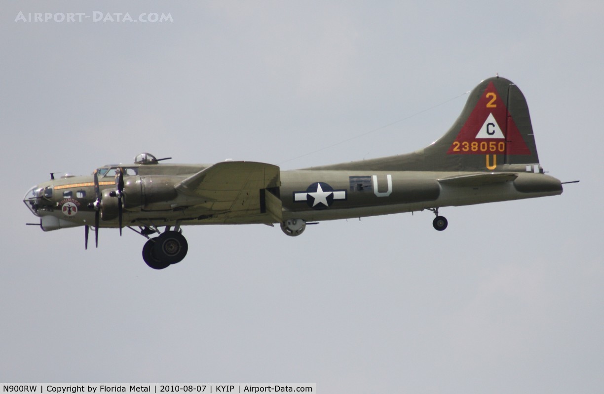 N900RW, 1944 Boeing B-17G Flying Fortress C/N 8627, TOM YIP 2010