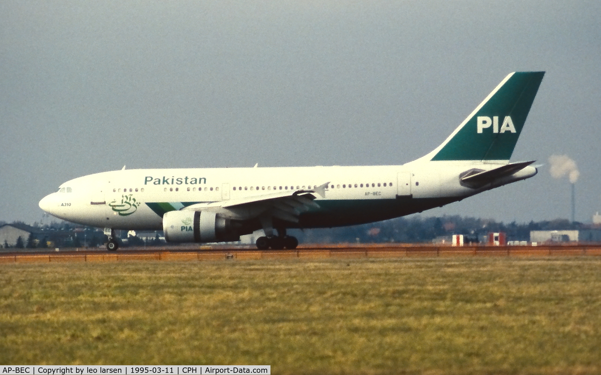 AP-BEC, 1991 Airbus A310-308 C/N 590, Copenhagen 11.3.1995