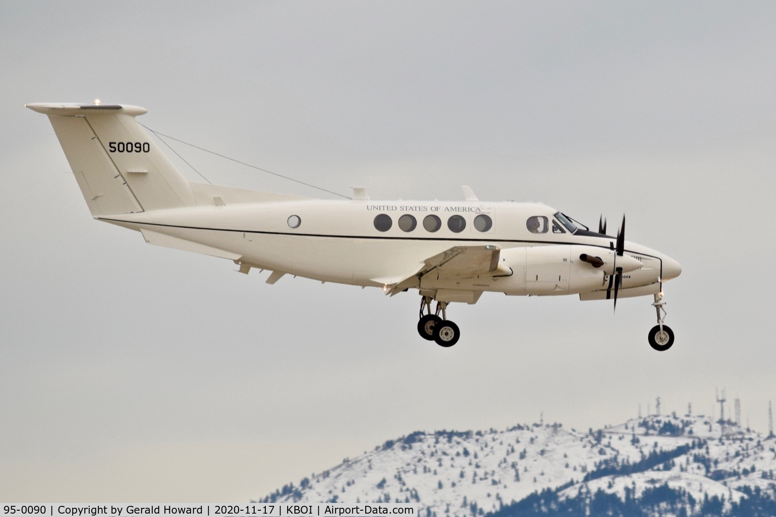 95-0090, 1995 Beech C-12R Huron C/N BW-018, Landing 10L.