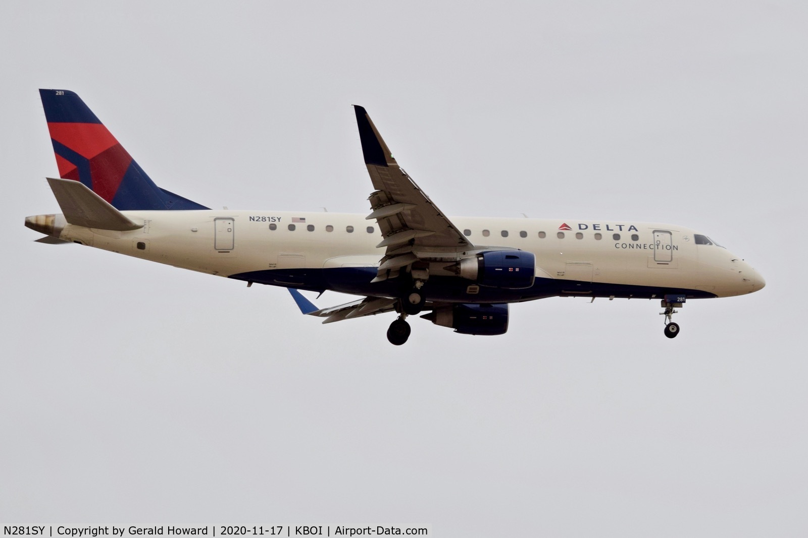 N281SY, 2018 Embraer 175LR (ERJ-170-200LR) C/N 17000746, Landing 10L.