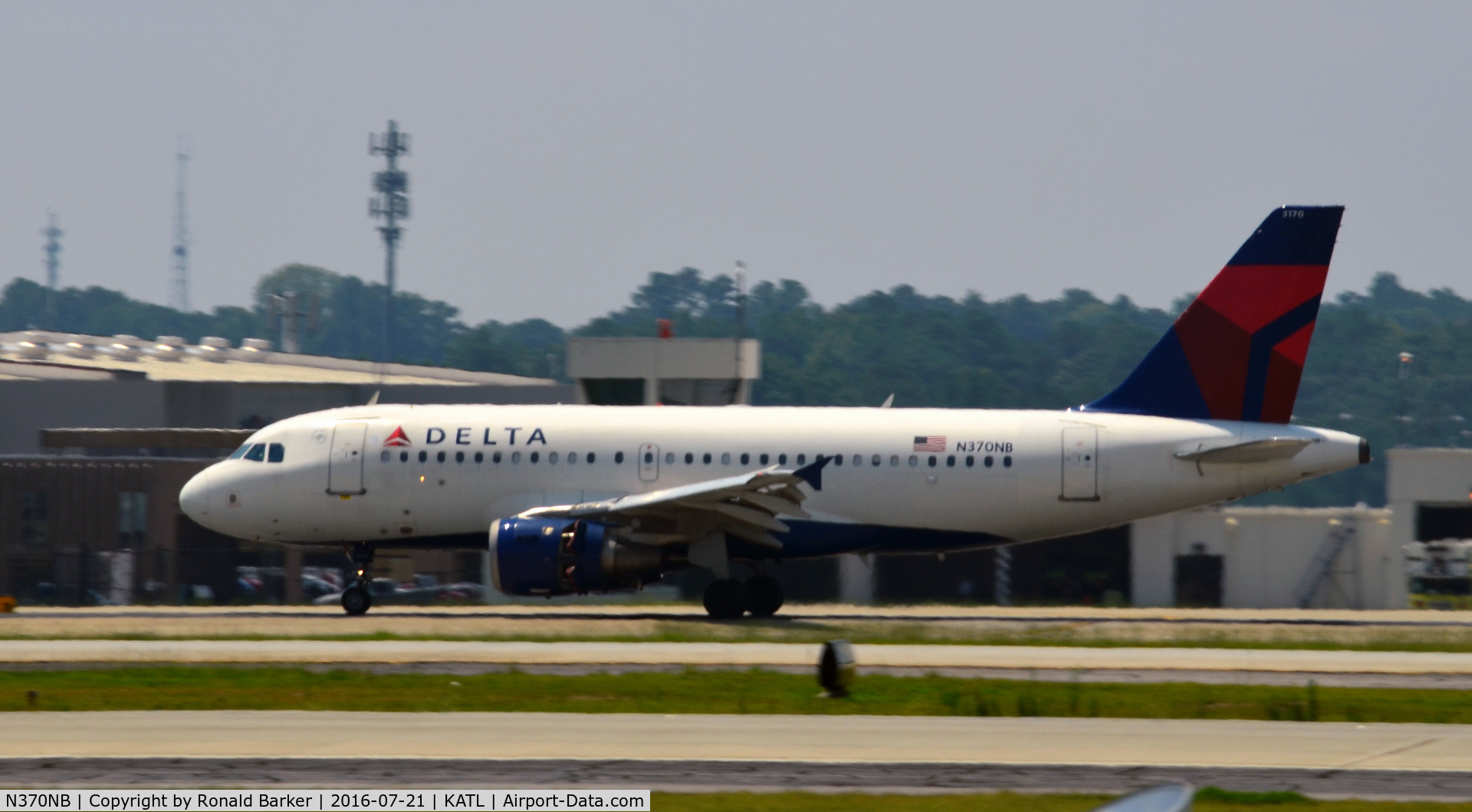 N370NB, 2003 Airbus A319-114 C/N 2087, Landing roll  Atlanta
