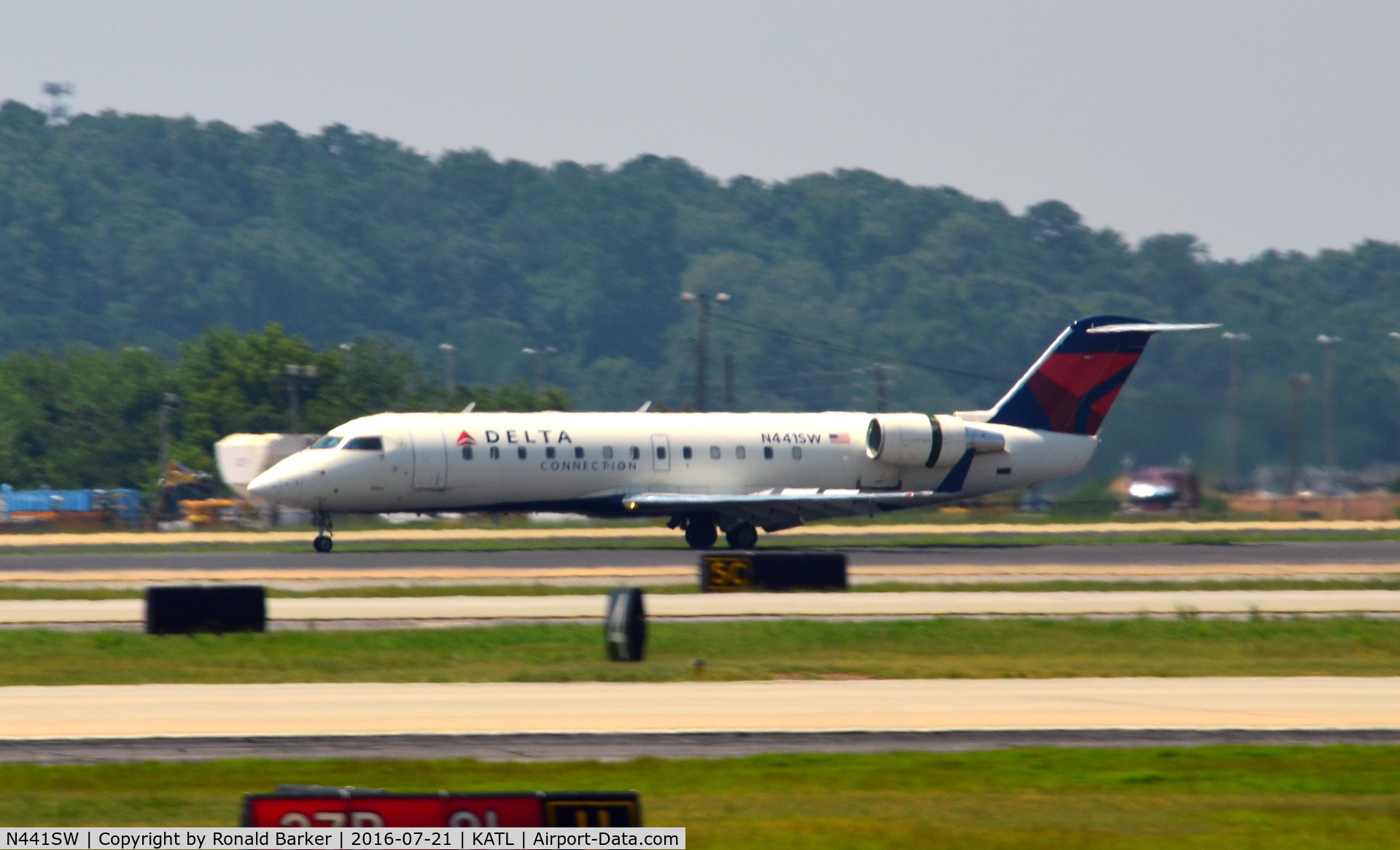 N441SW, 2002 Bombardier CRJ-200LR (CL-600-2B19) C/N 7602, Landing Atlanta