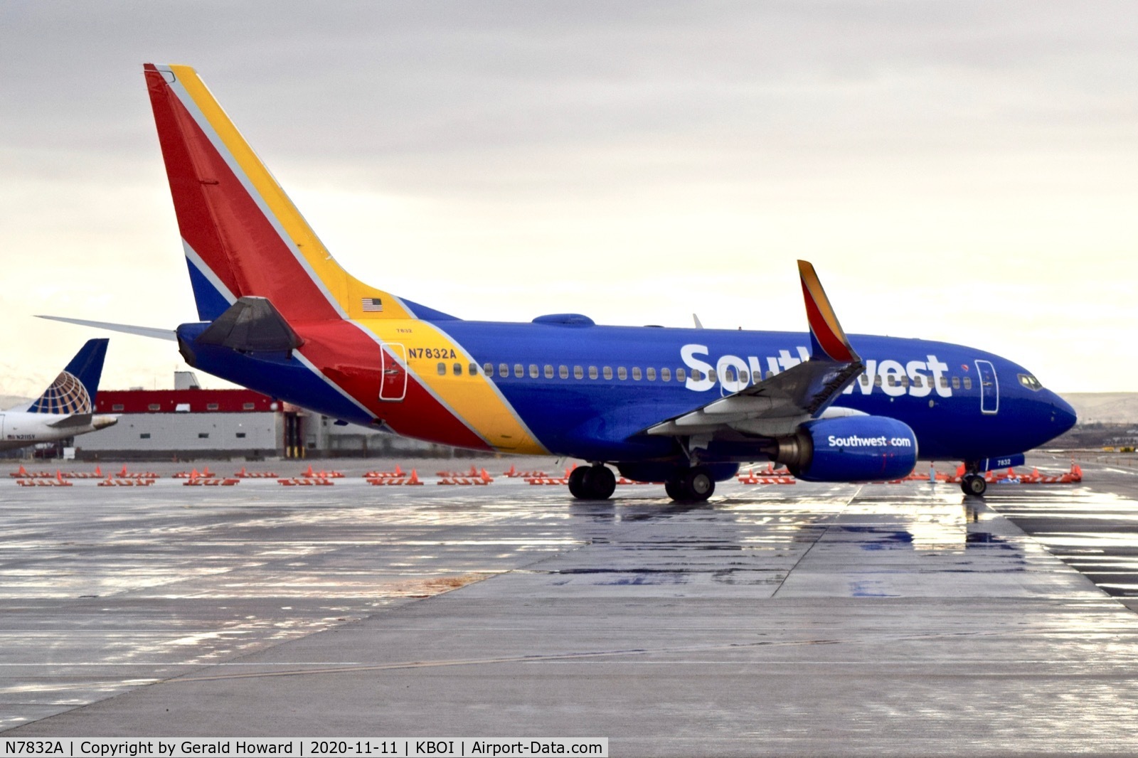 N7832A, 2003 Boeing 737-79P C/N 30657, Taxiing to RWY 28R.