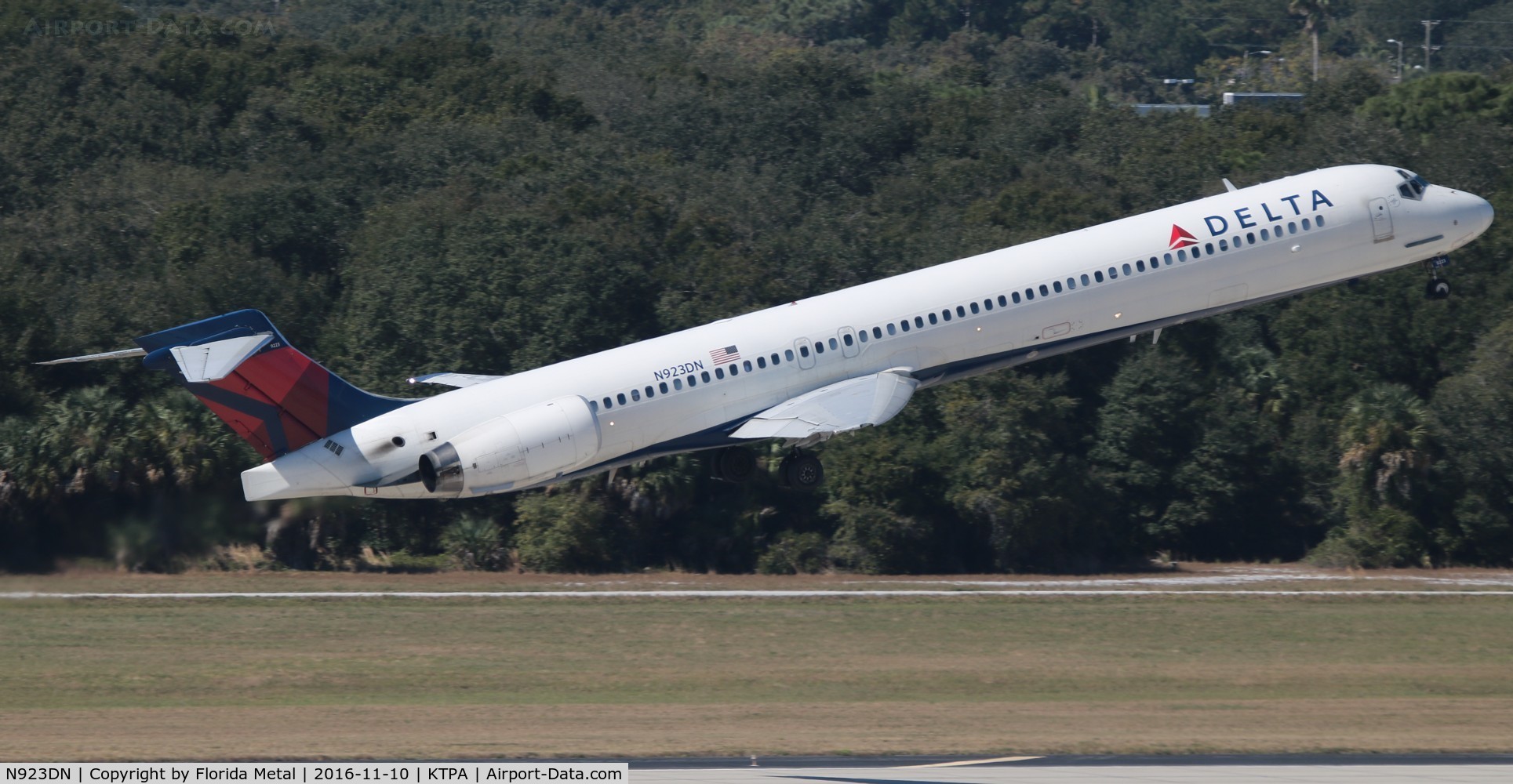 N923DN, 1998 McDonnell Douglas MD-90-30 C/N 53585, TPA spotting 2016