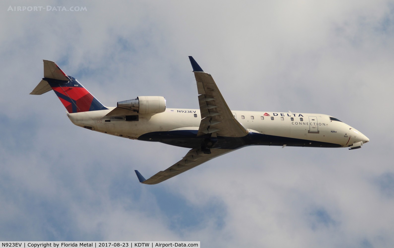 N923EV, 2003 Bombardier CRJ-200ER (CL-600-2B19) C/N 7826, DTW spotting 2017