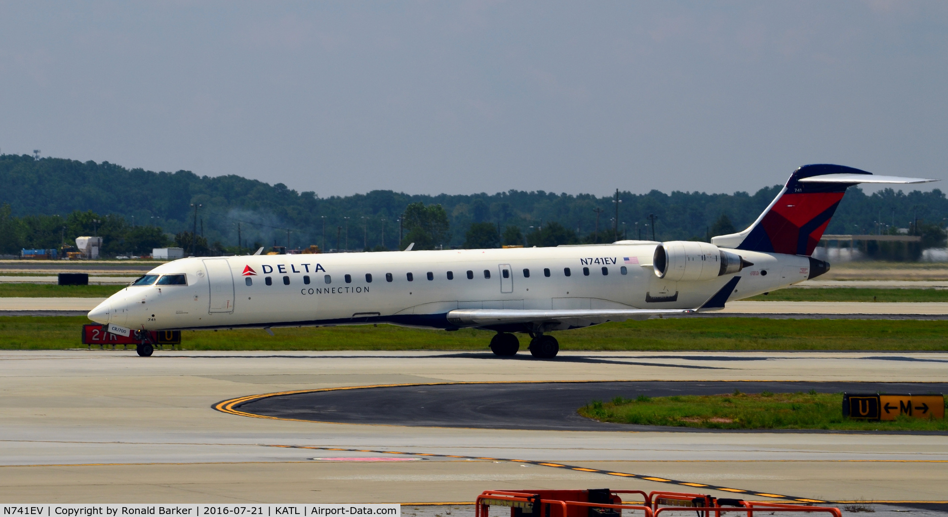 N741EV, 2004 Bombardier CRJ-701ER (CL-600-2C10) Regional Jet C/N 10155, Taxi Atlanta