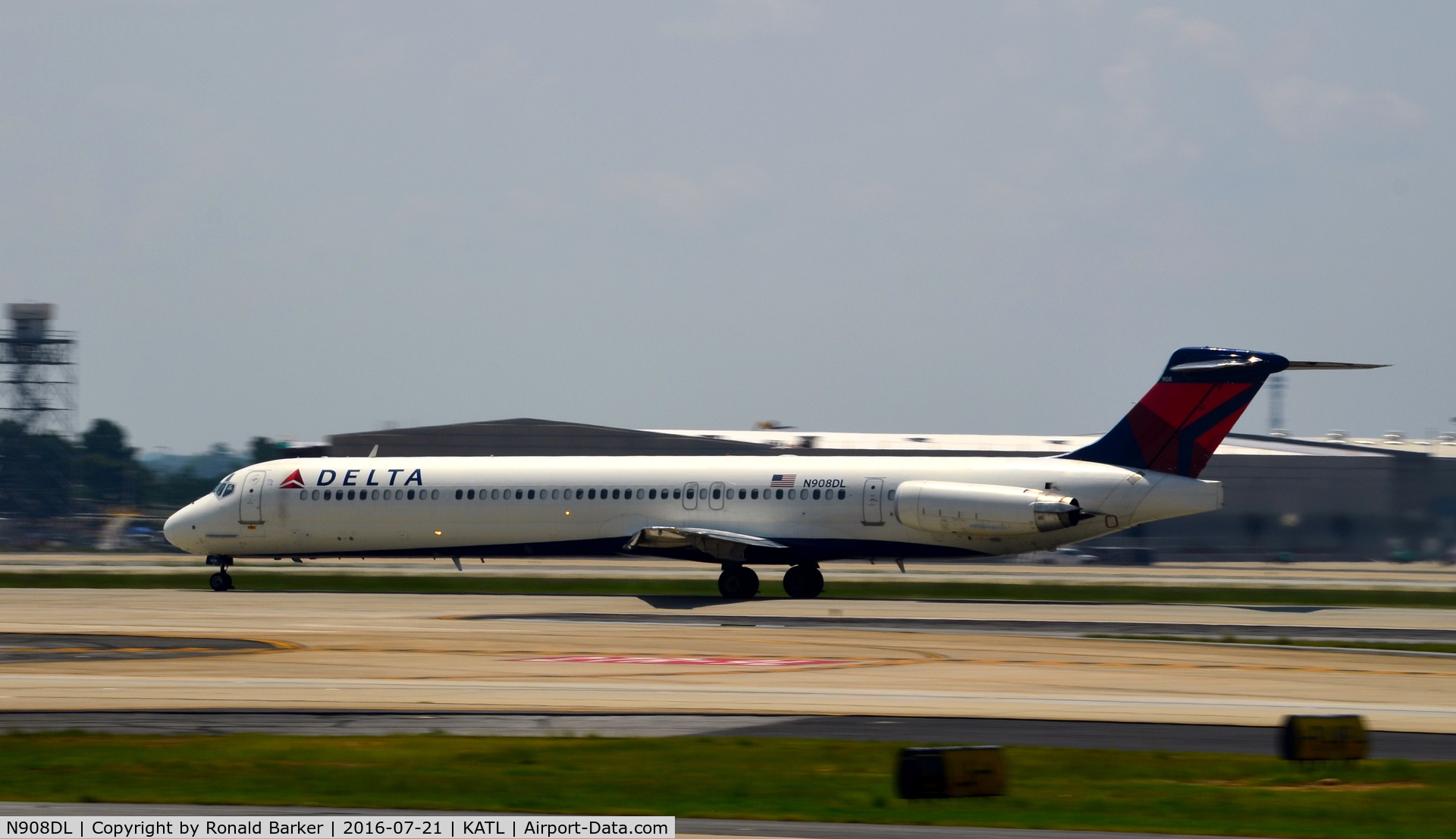 N908DL, 1987 McDonnell Douglas MD-88 C/N 49539, Takeoff roll Atlanta