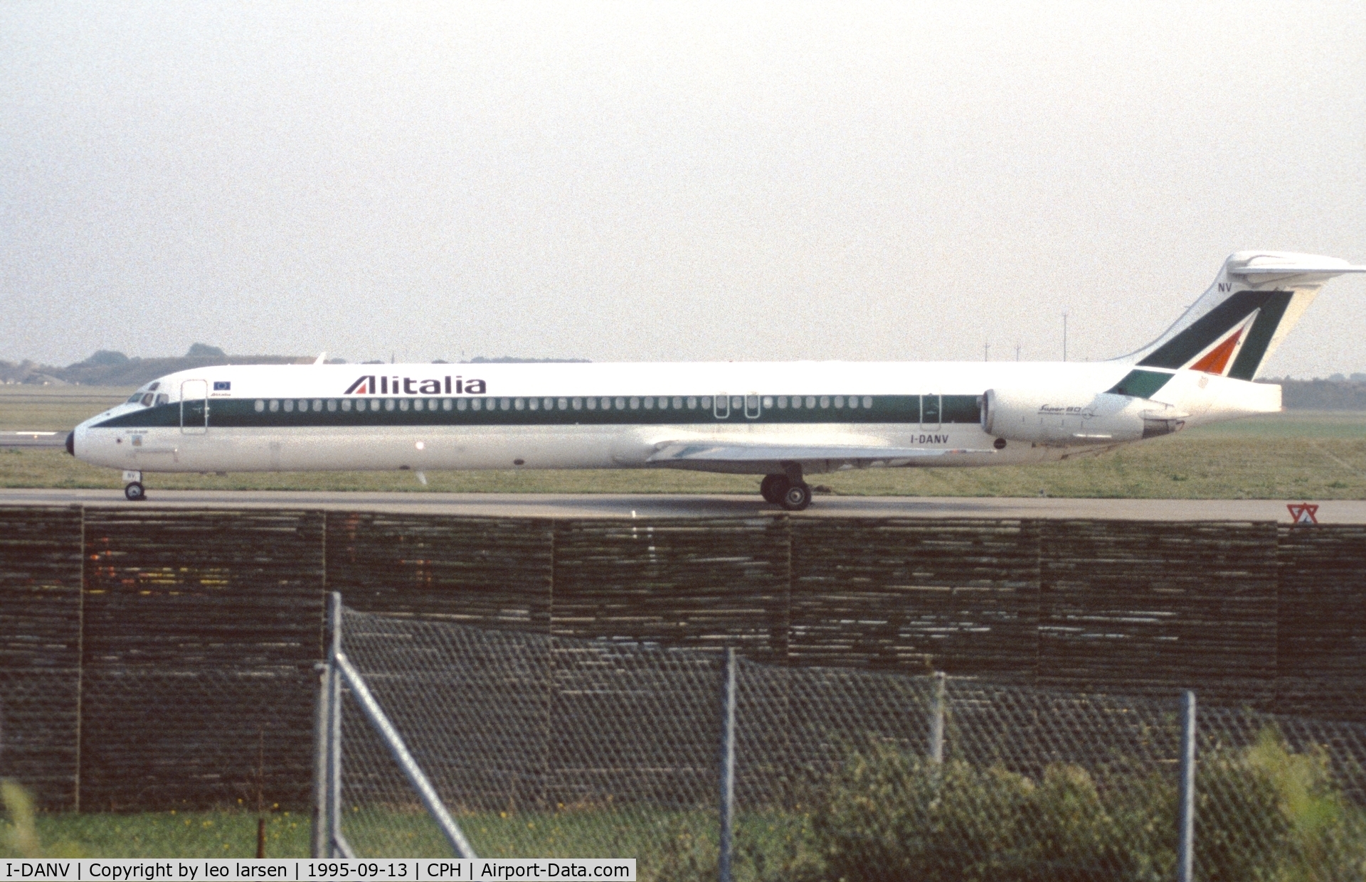 I-DANV, 1992 McDonnell Douglas MD-82 (DC-9-82) C/N 53205/2028, Copenhagen 13.9.1995