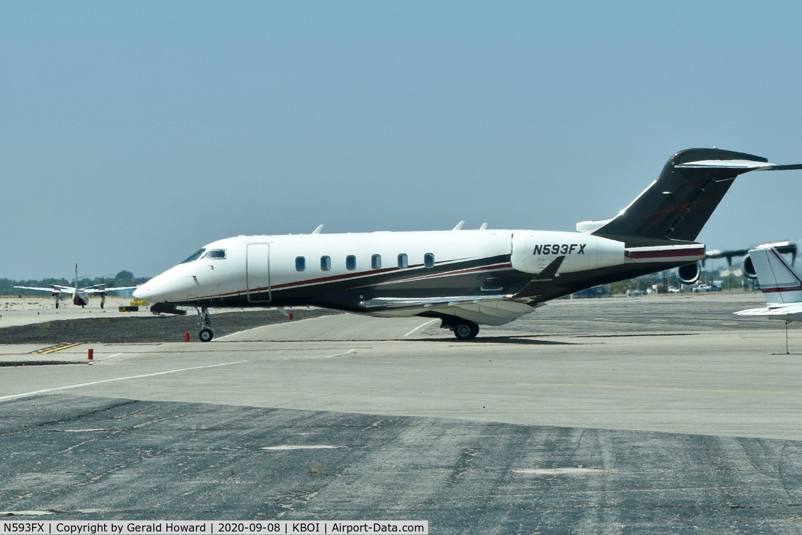 N593FX, 2019 Bombardier Challenger 350 (BD-100-1A10) C/N 20819, Taxiing on north GA ramp.