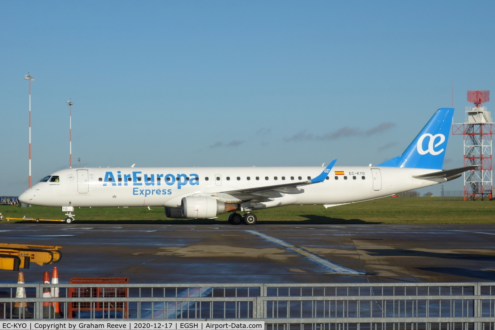 EC-KYO, 2009 Embraer 195LR (ERJ-190-200LR) C/N 19000276, Under tow at Norwich.