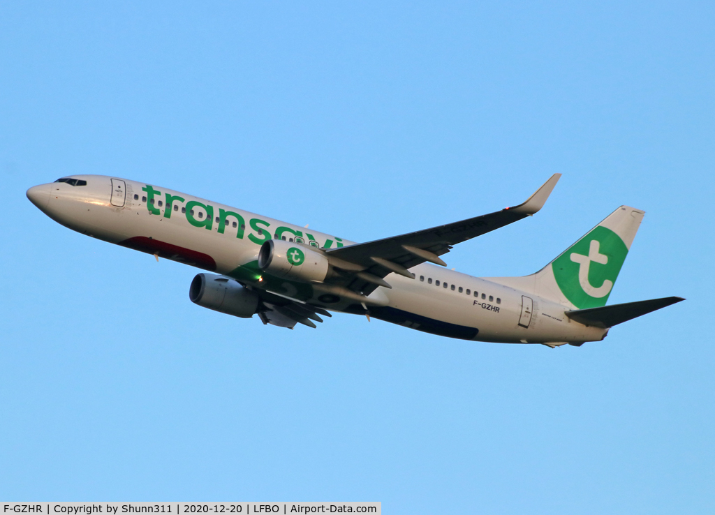 F-GZHR, 2015 Boeing 737-8K2 C/N 43913, Climbing after take off from rwy 32R