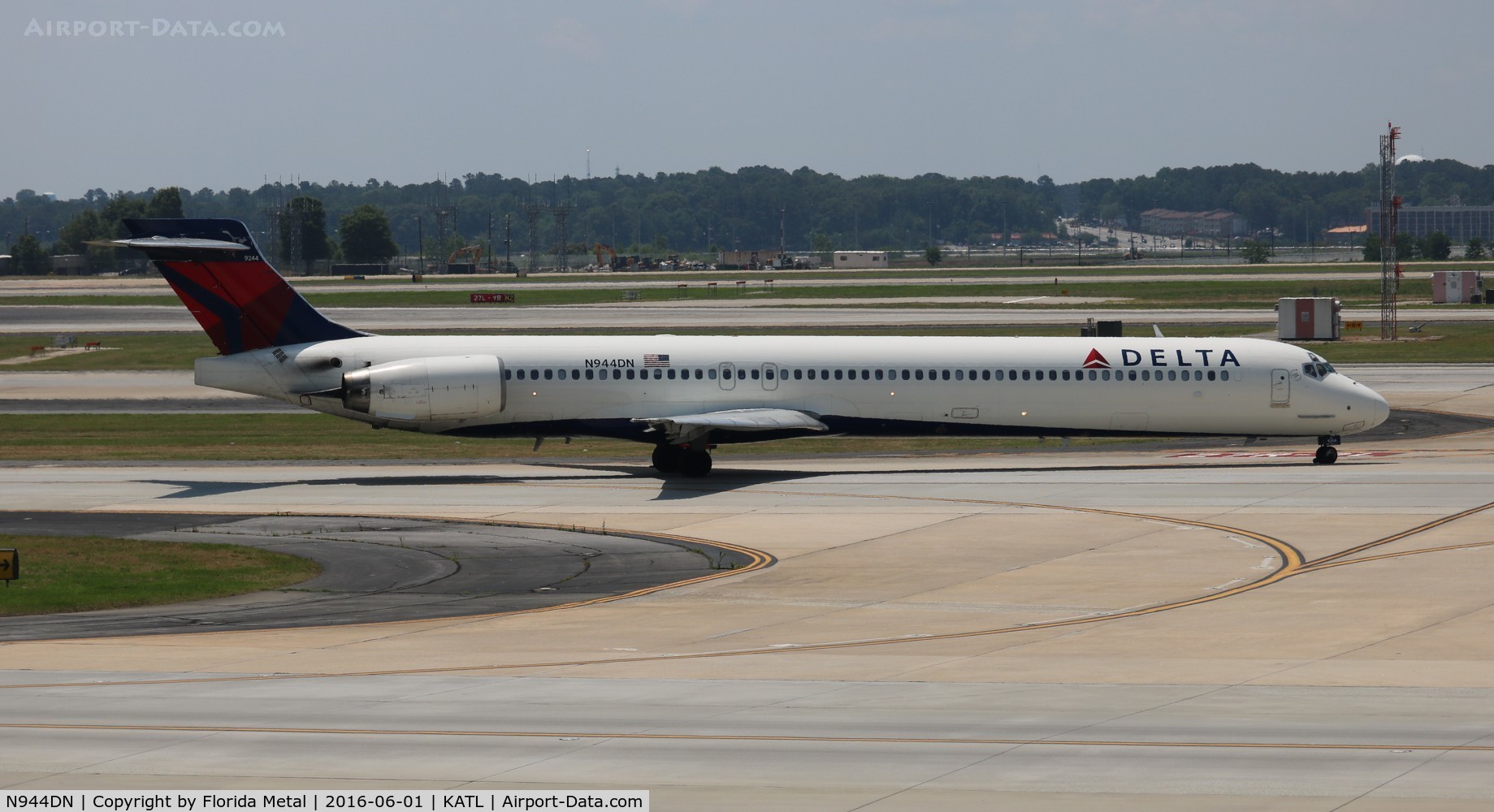 N944DN, 1997 McDonnell Douglas MD-90-30 C/N 53558, ATL spotting 2016