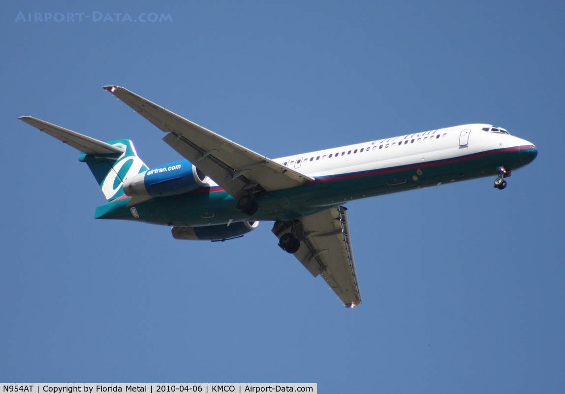 N954AT, 2000 Boeing 717-2BD C/N 55016, MCO spotting 2010