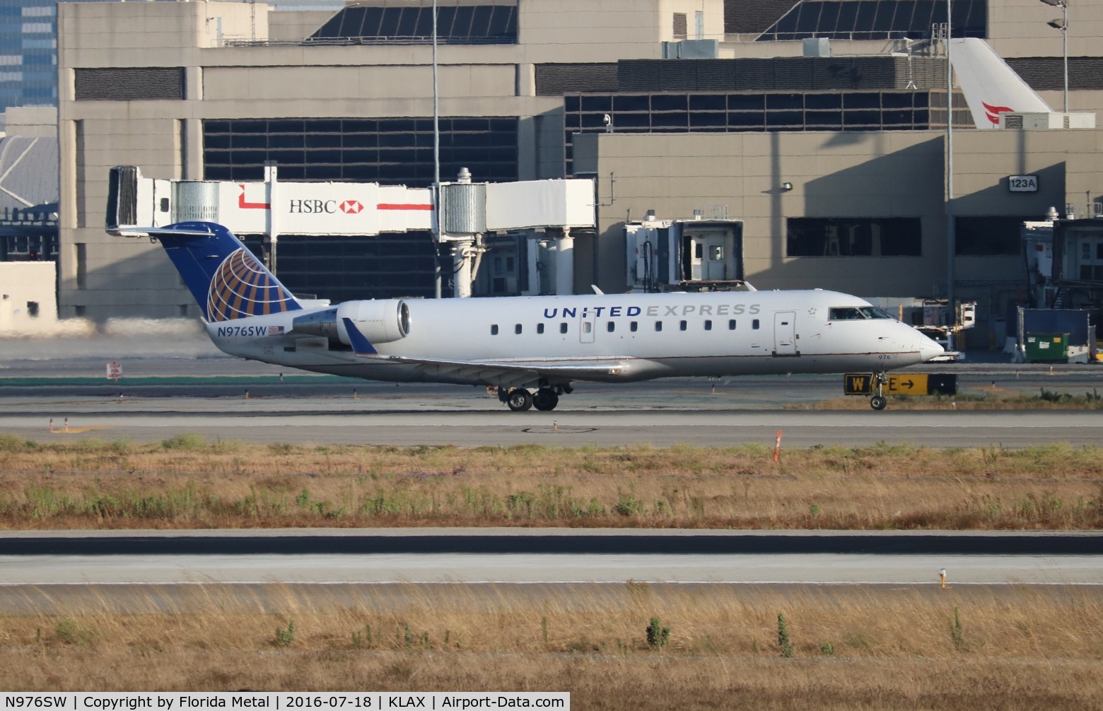 N976SW, 2004 Bombardier CRJ-100ER (CL-600-2B19) C/N 7952, LAX spotting 2016