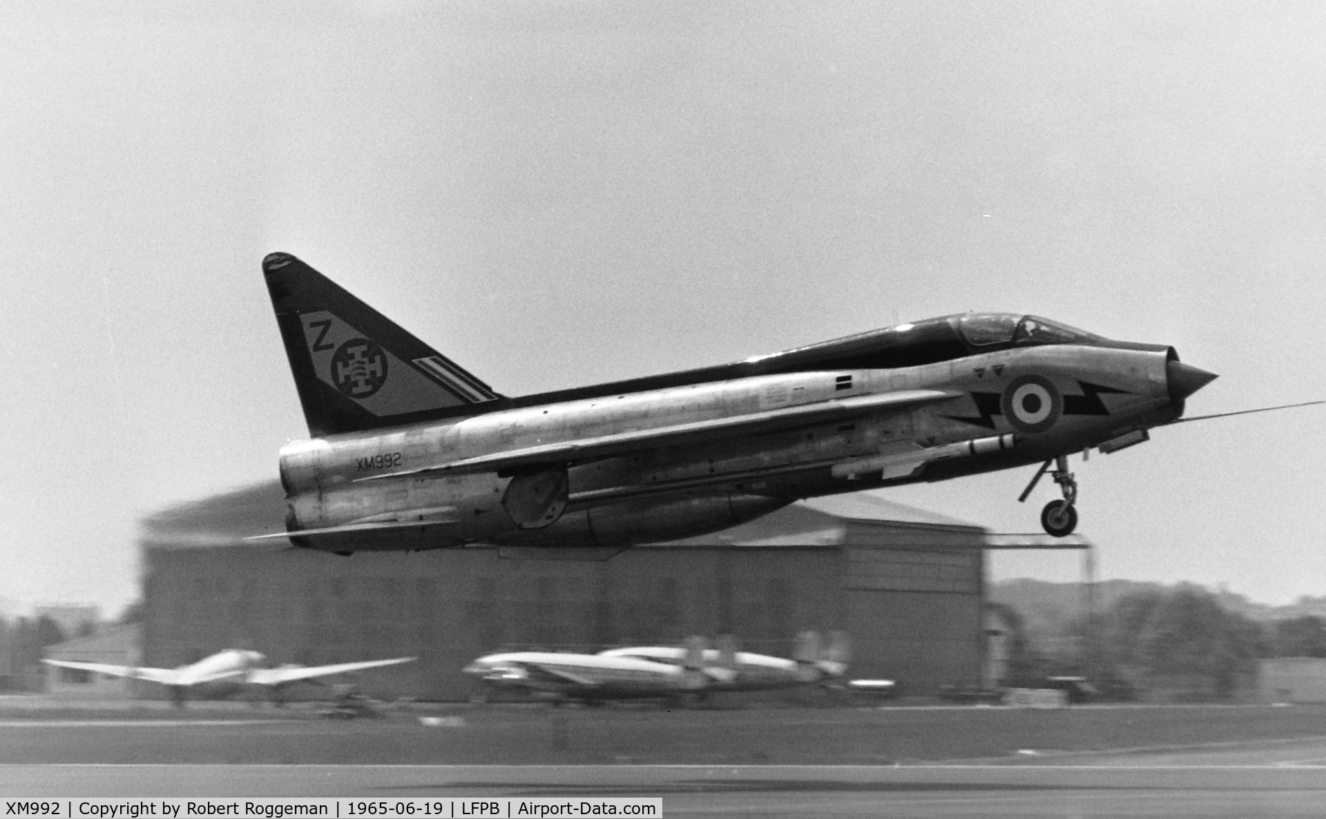 XM992, 1961 English Electric Lightning T.4 C/N 54-608, PARIS AIRSHOW.RAF.111 SQD.Z.