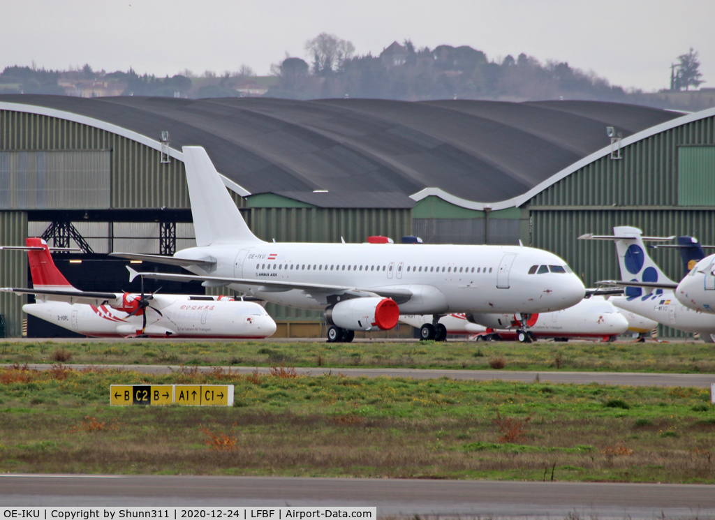 OE-IKU, 2006 Airbus A320-232 C/N 2752, Stored in all white c/s... Ex. HA-LPI / XA-VAG