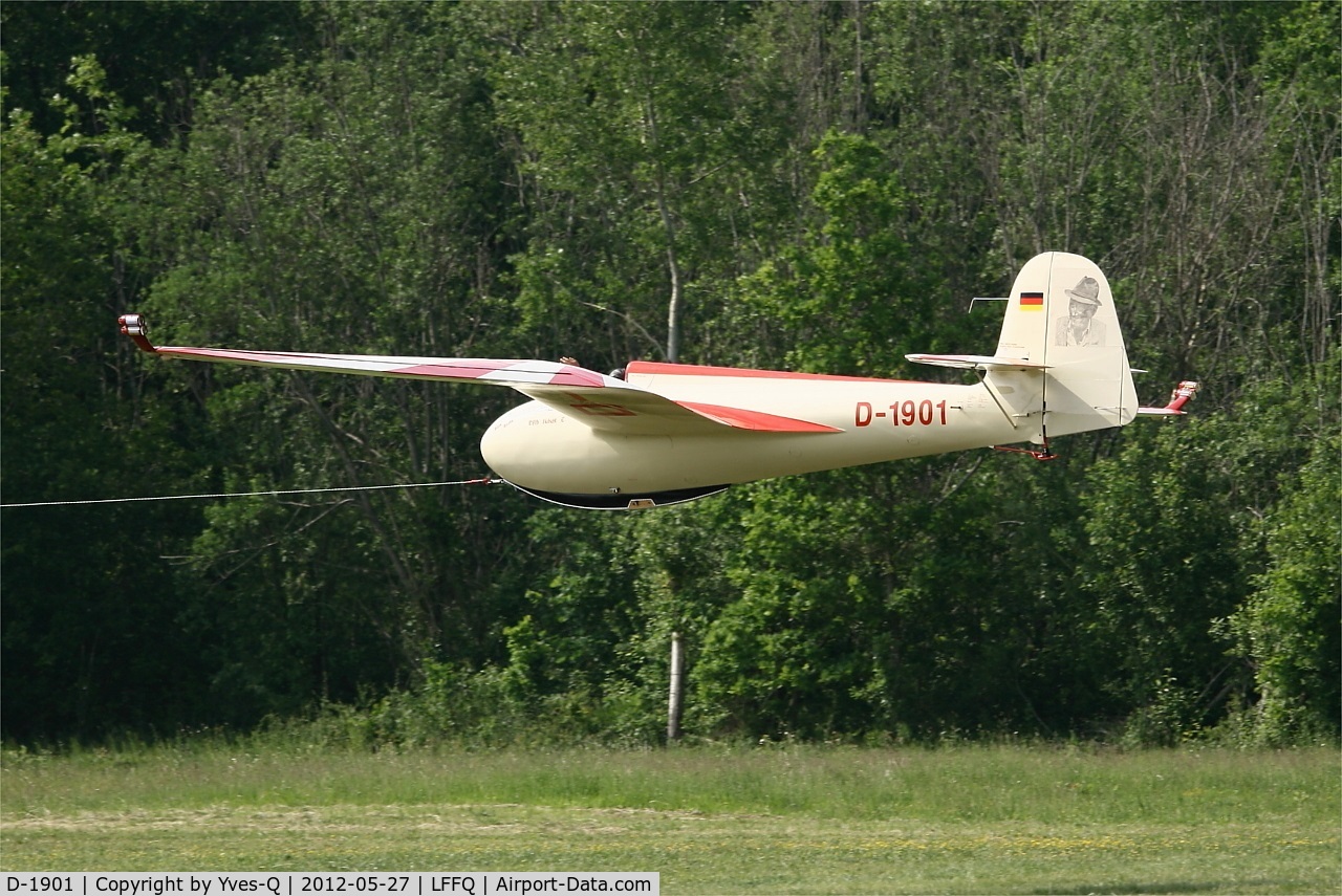 D-1901, 1963 DFS 108-53 Habicht E Replica C/N 1, DFS 108-53 Habicht E, Take off, La Ferte-Alais Airfield (LFFQ) Air Show 2012