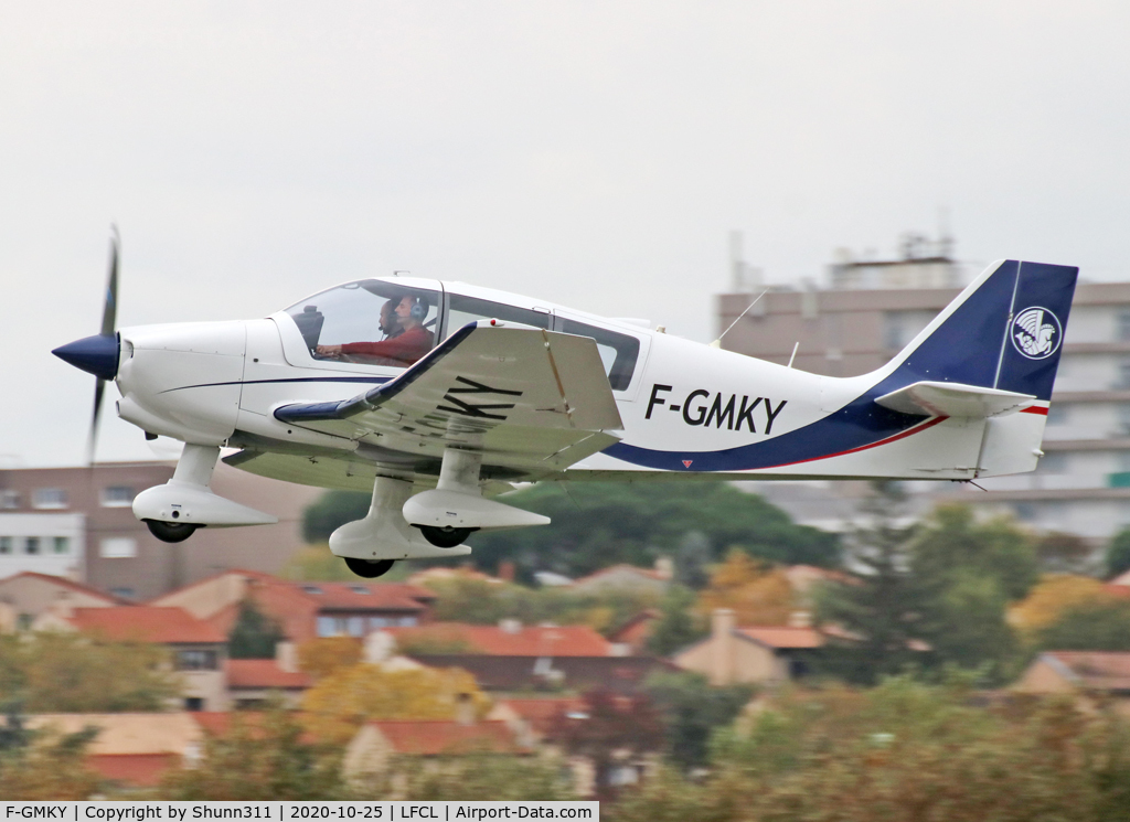 F-GMKY, Robin DR-400-180 Regent C/N 2210, On take off... new c/s