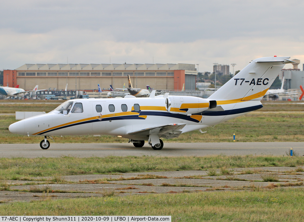 T7-AEC, 2000 Cessna 525 C/N 525-0371, Taxiing for departure...