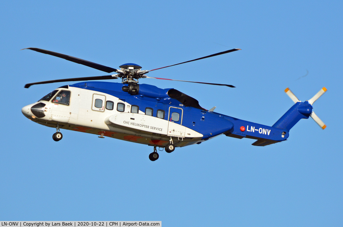 LN-ONV, 2009 Sikorsky S-92A C/N 92-0092, Landing on RWY22L on transit from Norway, Bristow Helicopters