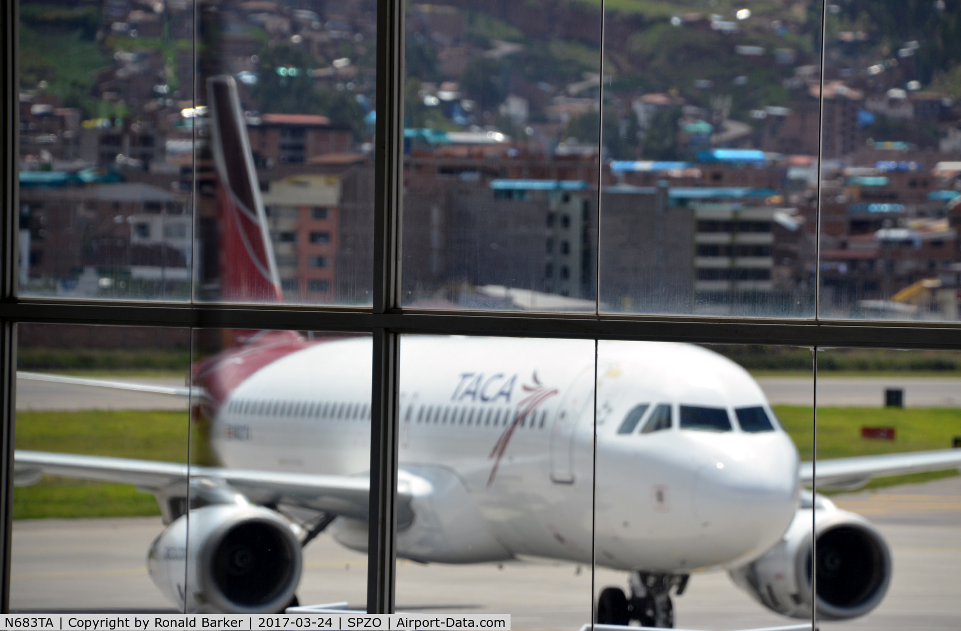 N683TA, 2011 Airbus A320-233 C/N 4906, Taxi after landing Cusco