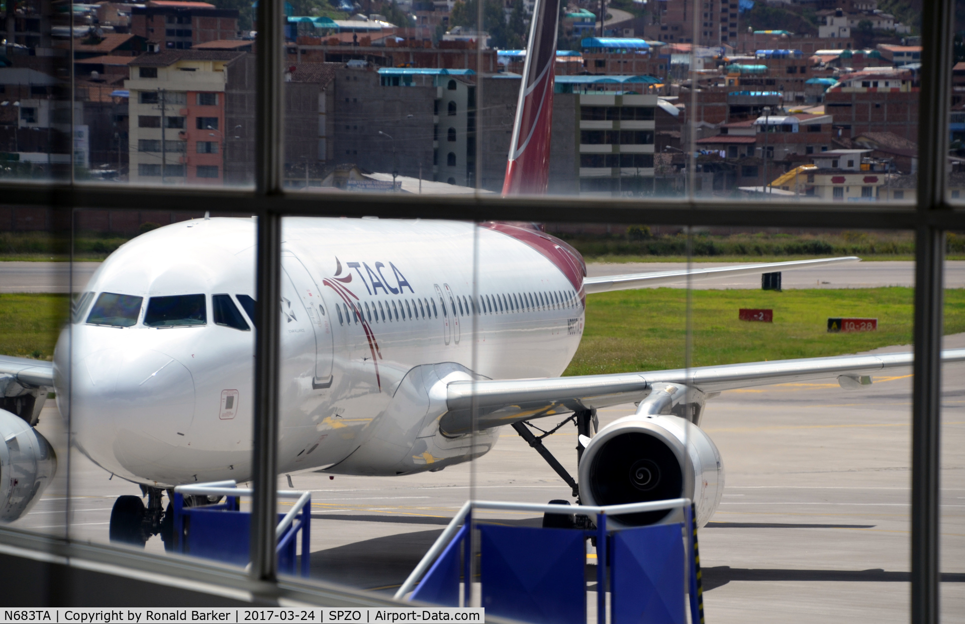 N683TA, 2011 Airbus A320-233 C/N 4906, Taxi Cusco