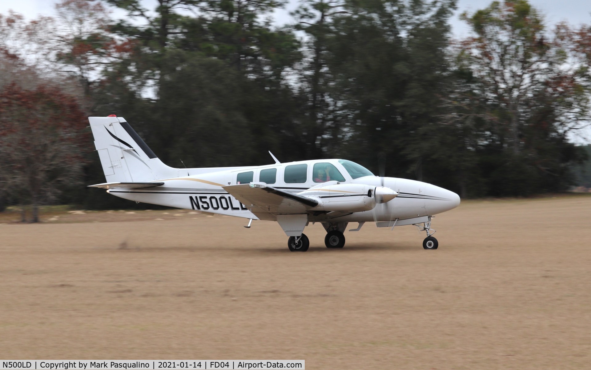 N500LD, 1979 Beech 58 Baron C/N TH-1008, Beech 58